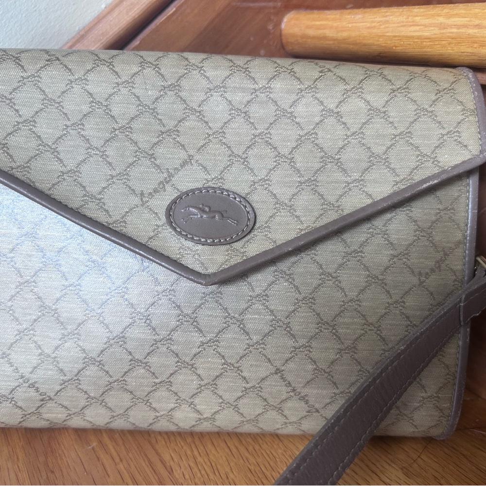SOLD!! Elegant Vintage Longchamp crossbody